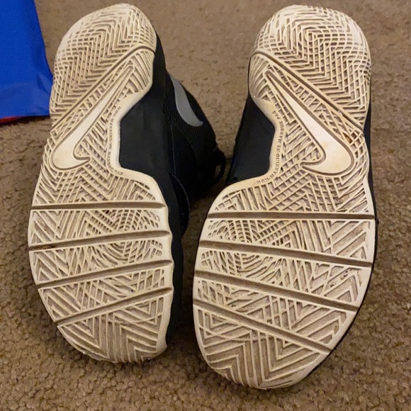 Nike boys tennis shoes - Picture 3 of 4